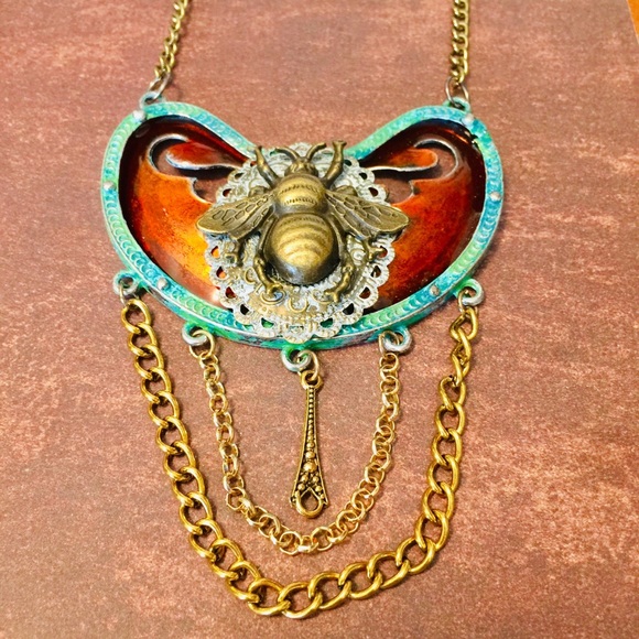 Mixed media steampunk cosplay bee necklace - Picture 11 of 11